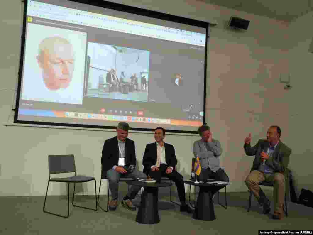На экране: Вадим Александров, в зале слева направо:&nbsp;Ауримас Навис, Кемиль Керимоглу, Максим Кузахметов, Андриус Алманис&nbsp;
