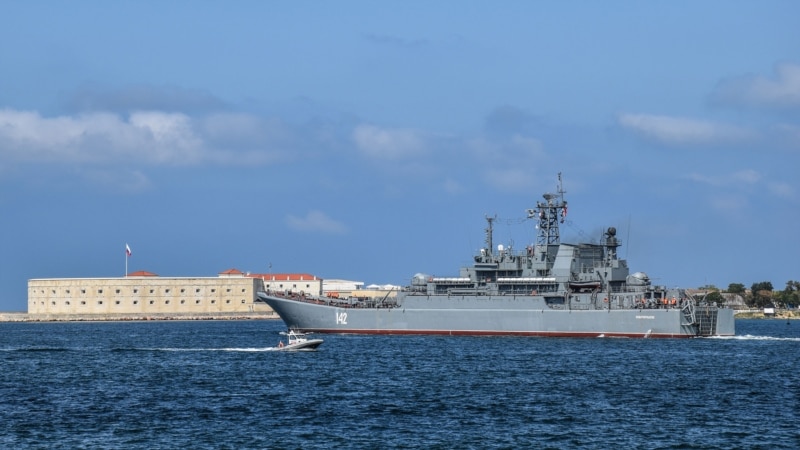 Спутники зафиксировали бегство кораблей Черноморского флота РФ из Феодосии (фото) 
