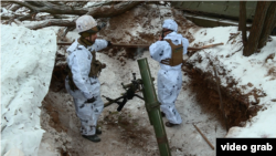 Українські мінометники ведуть вогонь по укриттям армії РФ у Серебрянському лісі