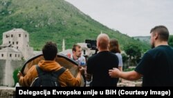 "Pola tih lokacija gdje smo išli, nismo nikad bili tamo", kaže Ines, koja je autorica videa snimanog u Mostaru.