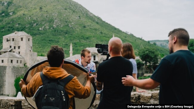 "Pola tih lokacija gdje smo išli, nismo nikad bili tamo", kaže Ines, koja je autorica videa snimanog u Mostaru.