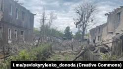 Вулиці Торецька після російських обстрілів, Донецька область, 11 травня 2023 року