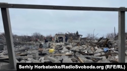 Urmările unui atac rusesc cu rachetă asupra satului Rivne, de lângă Pokrovsk, în regiunea Donețk. 7 ianuarie 2024 (Foto: Horbatenko/RadioSvoboda.org) 