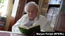 Поховали Ігоря Калинця поруч із дружиною на Личаківському цвинтарі