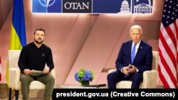 Volodimir Zelenski (lijevo) i Joe Biden na bilateralnom susretu tokom samita NATO-a u Washingtonu, SAD, 11. jula 2024.