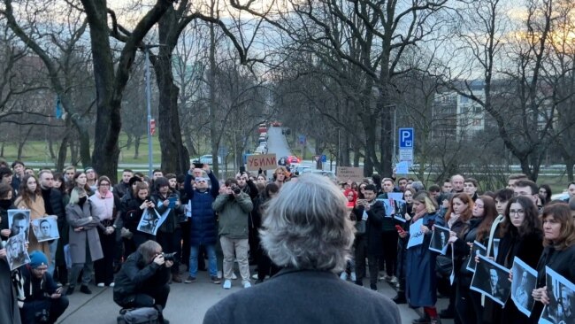 Protests Outside Russian Embassies Amid Reports Of Navalny's Death