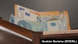 Novčanice u dinarima i evrima, 17. januar 2024