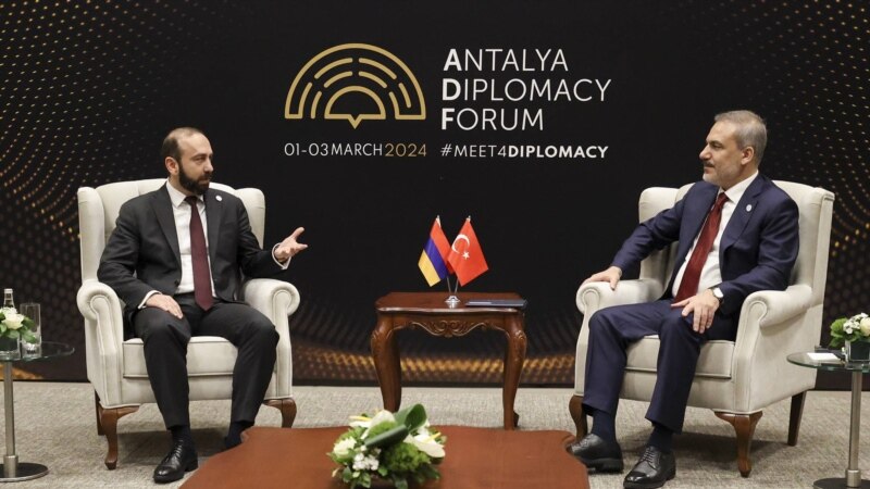 Turkish, Armenian FMs Talk Again