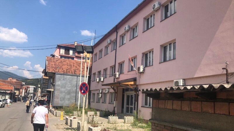 Ambasada SAD: Vlasti Severne Mitrovice bez koordinacije odlučile o 'oslobađanju' opštinskog objekta
