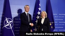 Sekretari i Përgjithshëm i NATO-s, Jens Stoltenberg, dhe kryetarja e Këshillit të Ministrave të Bosnjë e Hercegovinës, Borjana Krishto, 20 nëntor 2023.