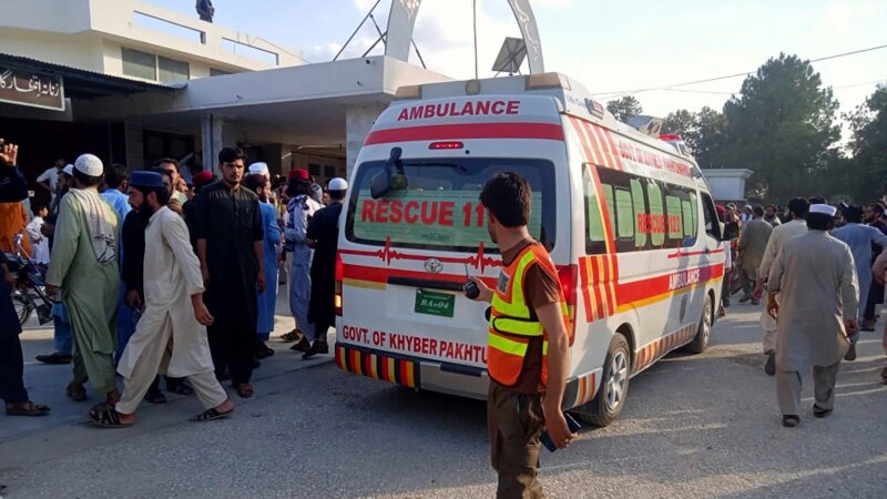 Pakistan: Të paktën 35 persona të vdekur pas shpërthimit në një tubim politik