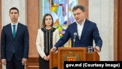 Prim-ministrul R. Moldova, Dorin Recean, susține un discurs de la tribună, la 29 ianuarie 2024, la ceremonia de la Președinție, în cadrul căreia, noul viceprim-ministru, ministru al Afacerilor Externe, Mihai Popșoi, a depus jurământul de învestire în funcție.