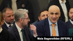 მოძრაობა „ახლის“ ლიდერები ნიკა გვარამია (მარცხნივ) და ნიკა მელია 