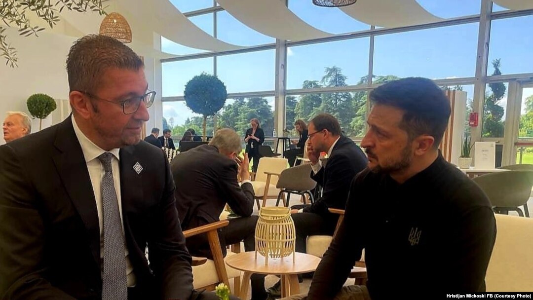Средба на премиерот Мицкоски со претседателот Зеленски, на Самитот на Европската политичка заедница во Лондон, 18.7.2024