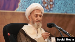 مخالفان که بیشتر در طیف مذهبی هستند تعطیلی روز شنبه را همراهی با دین یهود می‌دانند