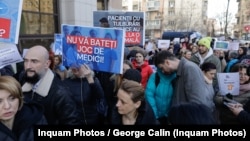 Medicii au protestat de multe ori față de condițiile de muncă din spitale. 