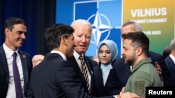 Президент Украины Владимир Зеленский, премьер-министр Великобритании Риши Сунак, президент США Джо Байден и генсек НАТО Йенс Столтенберг во время саммита НАТО. Вильнюс, Литва, 12 июля 2023 года