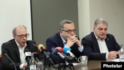 Armenia - Former Foreign Minister Ara Ayvazian (L) and other retired diplomats at a news conference in Yerevan, April 22, 2024.
