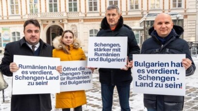 Евродепутати от България и Румъния протестираха срещу ветото на Австрия