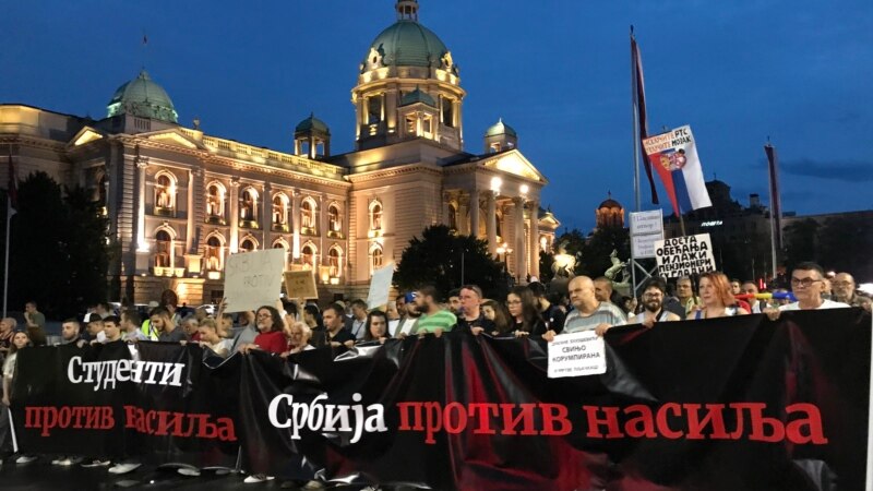 Šetnja do zgrade RTS-a na protestu 'Srbija protiv nasilja'