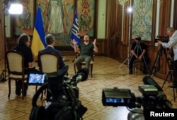 Владимир Зеленский во время интервью агентству Reuters