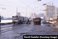 A street scene in Iasi in January 1988.