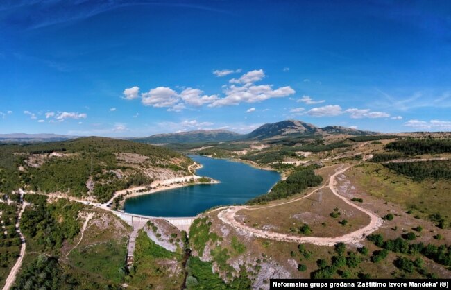 Jezero Mandek pored Livna, smatraju mještani bi moglo biti ugroženo, tvrde iz neformalne grupe građana 'Zašitimo izvore Mandeka' iz Livna.