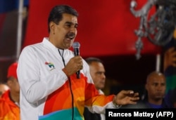 Николас Мадуро выступает перед активистами своей партии PSUV после завершения референдума. Каракас, вечер 3 декабря 2023 года