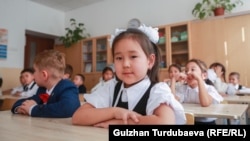 Бишкектеги орто мектептин окуучусу, 1-сентябрь, 2023-жыл