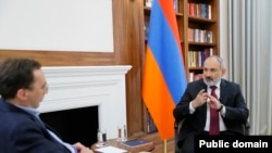 Премьер-министр Армении Никол Пашинян дает интервью агентству «Франс-Пресс» 