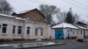 Poarta de la intrarea pe teritoriul Spitalului de Boli Infecțioase „Toma Ciorbă” din Chișinău