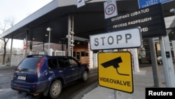 A car enters a border-crossing point with Russia in Narva, Estonia. (file photo)