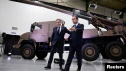 ԱՄՆ պետքարտուղարն ու Ֆրանսիայի պաշտպանության նախարարն այցելել են ֆրանսիական ռազմարդյունաբերական ձեռնարկություն, երկուսը ապրիլի, 2024թ.