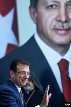 امام اوغلو، شهردار استانبول، در یک مراسم عمومی، ۲۰۱۹