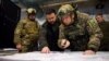 Зеленський обговорив з військовими потреби для посилення українських захисних ліній