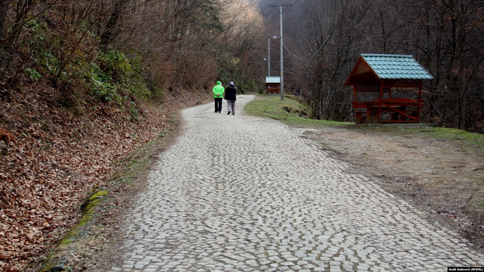 Šetališe pored nekadašnje banje Guber kod Srebrenice.(Foto: februar 2024.)