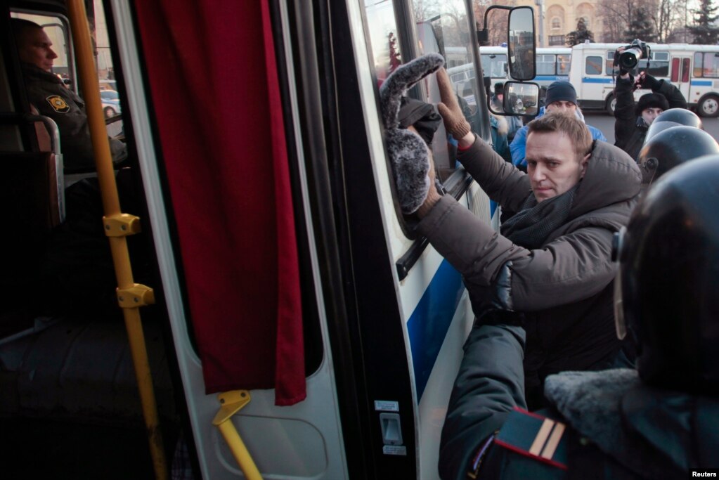 Nel dicembre 2012, Navalny è stato arrestato durante una manifestazione non approvata nel cuore di Mosca.  Personaggi dell'opposizione hanno affermato di essere stati arrestati per impedire loro di partecipare a una protesta contro Putin.