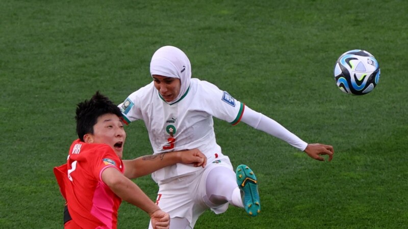 Мароканката Бензина - прва жена со хиџаб на Светско првенство во фудбал 