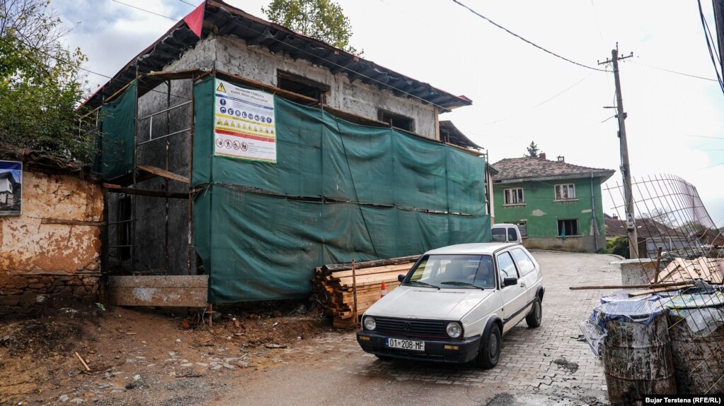Restaurimi i shtëpive në Janjevë - pjesë e projektit të Programit të Kombeve të Bashkuara për Zhvillim (UNDP).