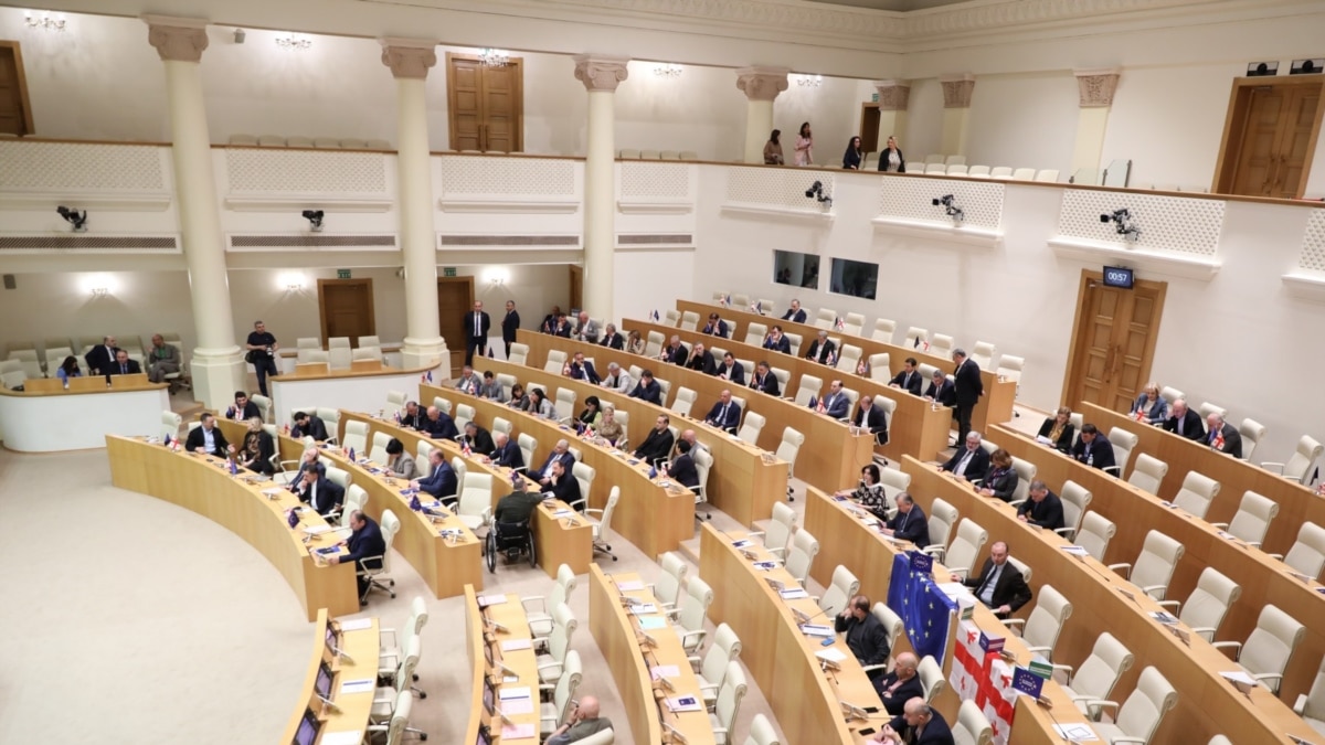 Gjeorgjia cakton seancën plenare për të zhbërë veton ndaj Ligjit për  agjentët e huaj 