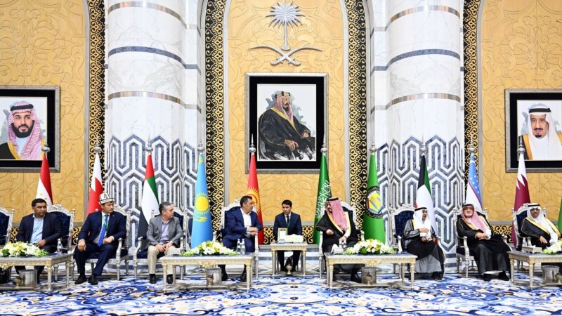Президент Садыр Жапаров Сауд Арабиясына барды