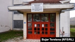 Entrance to the school in Janjevo