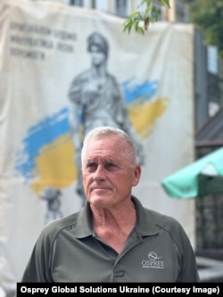 Девід Грандж зібрав експертів, щоб навчати українських військових. саперів та рятувальників