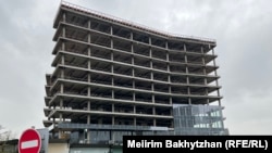 Строительство бизнес-центра, которое ведёт компания Atlas development. Алматы, 27 октября 2023 года