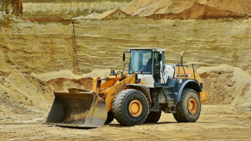 Uniunea Europeană finanțează exploatarea de pământuri rare din România 