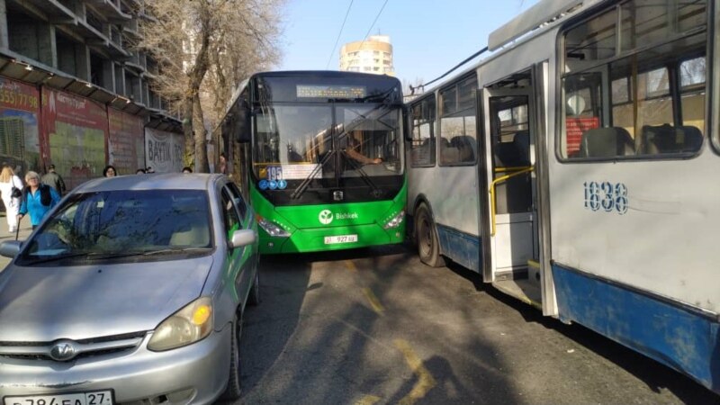 Бишкекте жол эрежесин бузганы үчүн төрт автобустун айдоочусу иштен алынды