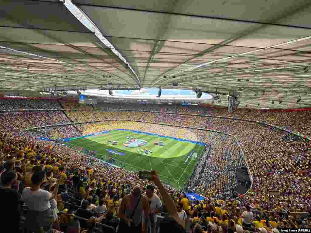Pe arena Allianz Arena din Munchen au fost zeci de mii de români care au asistat la primul meci al echipei naționale a României.&nbsp;