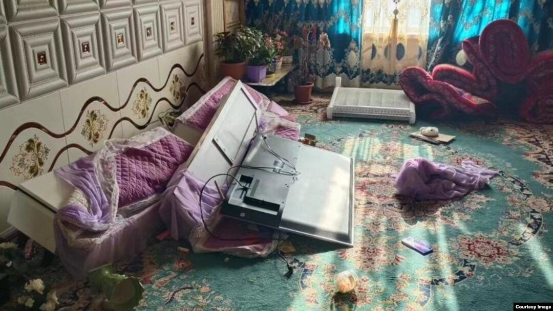 Шинжаңдын Ак-Чий ооданындагы жер титирөөдө жабыркаган үй, 23-январь, 2024-жыл
