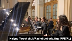 Два роки Луганський симфонічний оркестр працює і виступає у Львівському органному залі. Тут музиканти знайшли свій прихисток від війни