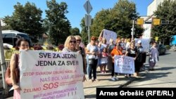 Žene u Gračanici nosile transprente na kojima traže da se nasilje zaustavi